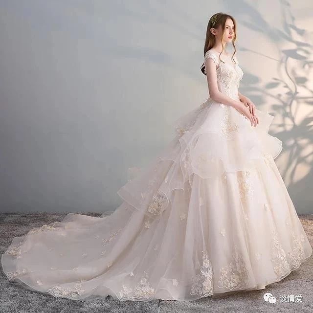 情感测试:如果你结婚,你会穿哪件?测TA爱你的脸还是心!