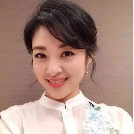 奇番娱乐八卦|央视主持人周涛近照曝光,满脸胶原蛋白30年模样不变