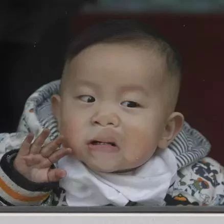 奇番情感故事:孩子生下就是哑巴,神婆治好后,一开口把家人吓死