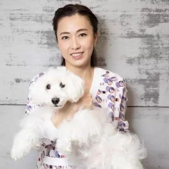 甘比近照摆脱土气,嫁大29岁关之琳前男友成香港女首富娱乐八卦新鲜事前天
