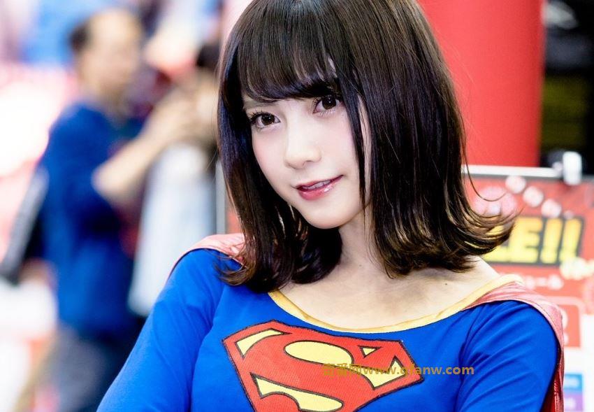 今日妹子，一个美美地超人小姐姐。