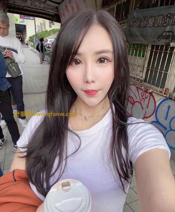 萌妹子@倪倪is宠小儿写真欣赏，诱惑事业线太喷鼻血