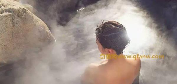 可能是史上最强痴汉阵容！ 50个偷窥1女！