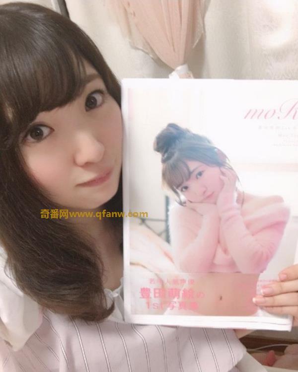 日本声优丰田萌绘初写真集『moRe』今天发售 大尺度引发粉丝热议
