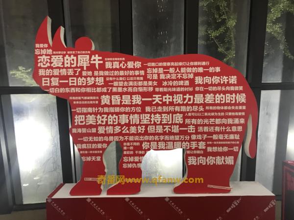 成都女大学生_静怡大胆街拍新作