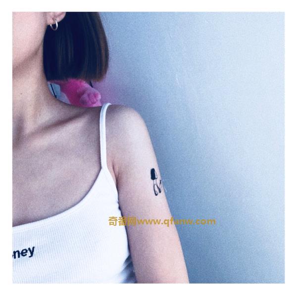 男女交往，女人有这三种表现，就是偷偷爱上你了，别不信！