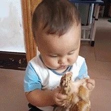 搞笑gif:你这一下亲掉女友半边脸