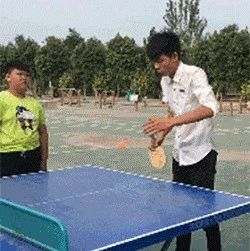 搞笑GIF:这是在哪里跌倒,就在那里躺下