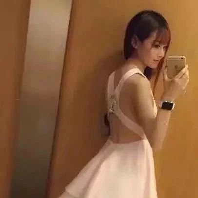 搞笑GIF:媳妇这是你给我的照片吗?怎么怪怪的!