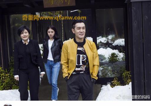 李咏妻子哈文平安夜发四字感慨 网友暖心留言鼓励