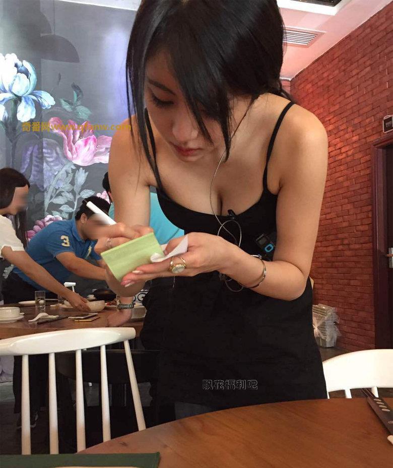 这位美女MM让我想起了当年在酒吧里看到的那位妹纸