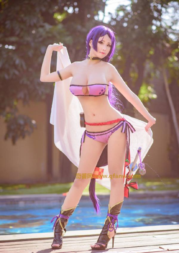 又一位颜值、身材爆表的Coser：KaYa 萱