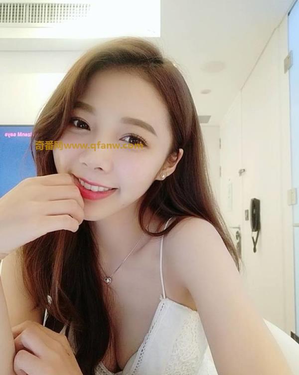 美齿专家陈宁揎转行当主播，性感比基尼写真流出~