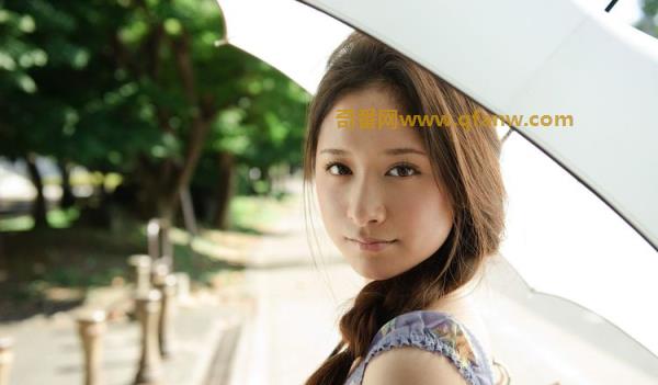 奇番水野碧(みずのみどり)逐渐消失的迷你短裤写真欣赏