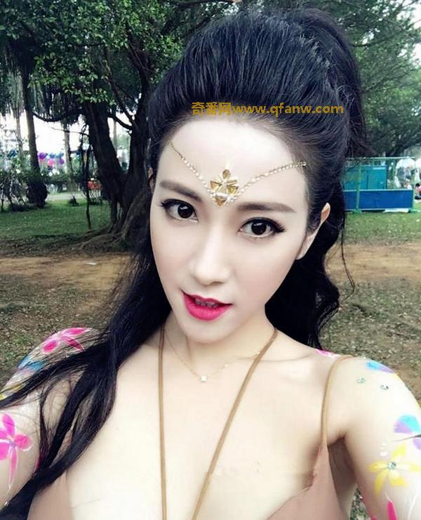 中国台湾 巨乳女神 AnnaBelle Huang 巨乳加美颜写真集