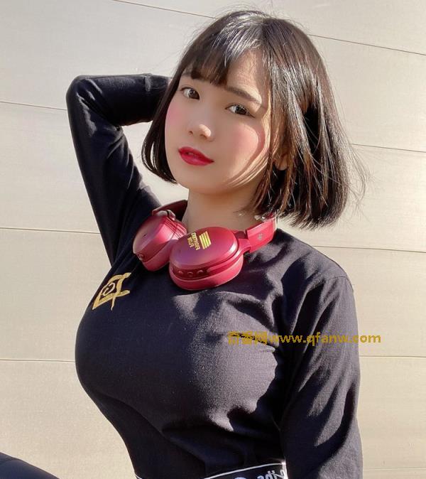 童颜巨乳女DJ MEL性感写真，萌脸魔鬼奶出没