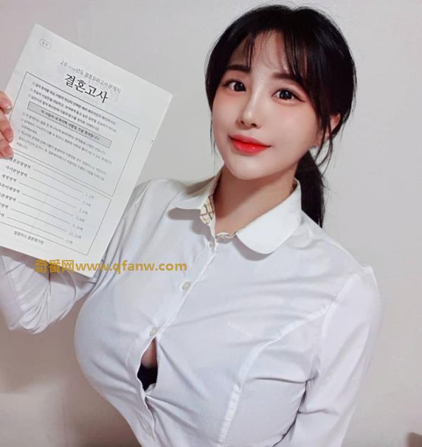 韩国大胸妹子@쩡이性感写真，衬衫扣子都被撑爆了