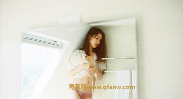 性感模特@紫玲Catlin女体之美写真，展现曼妙朦胧的气息