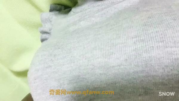 奇番你的手机能放到胸部上吗？我的可以哦！
