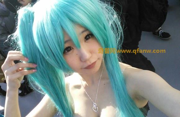 下乳露出的性感日本写真女优