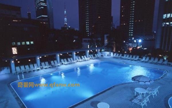 日本推「夜光泳池」鼓励女性游泳　美意走钟沦打卡竞赛