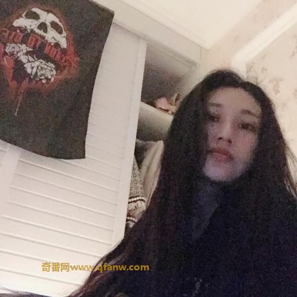 俄罗斯美女Karolina Sevastyanova写真图片，九头身完美比例超吃香